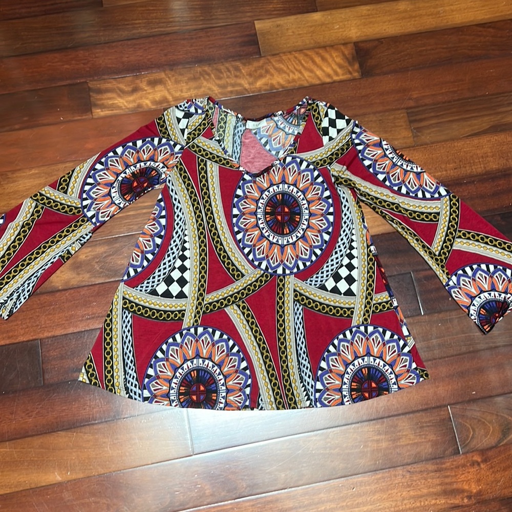 Boutique brand top with flare sleeves